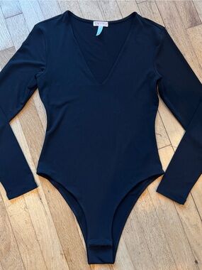 Leith Black Bodysuit Long Sleeve V Neck M GUC